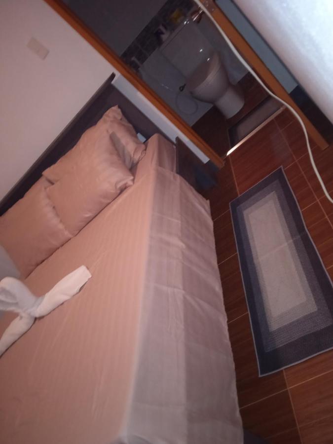Sarah'S Garden Bnb & Spa Bed and Breakfast Clarin  Exterior foto